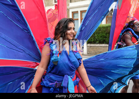 Preston, Royaume-Uni. 25 juin 2017. Preston Carnival est la plus grande et la plus ancienne fête culturelle en dehors de Preston Guild. L'événement a été annulé l'an dernier en raison de problèmes de financement, mais une parade ravi les spectateurs et a apporté de la couleur à la rue. Crédit : Paul Melling/Alamy Live News Banque D'Images