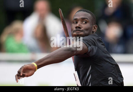 Ratingen, Allemagne. 25 Juin, 2017. Kurt Felix de la Grenade dans l'action au javelot décathlon de l'athlétisme au cours de la réunion de courses multisport de Ratingen, Allemagne, 25 juin 2017. Photo : Bernd Thissen/dpa/Alamy Live News Banque D'Images