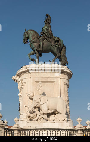 Statue du roi José I, par Machado de Castro, Praça do Comércio, Lisbonne, Portugal Banque D'Images