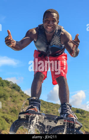 Flyboarding. Flyboarding démontré sur Cockleshell Bay. Le flyboard a été élaboré en 2011 avec les premiers championnats du monde qui aura lieu en 2012. Banque D'Images