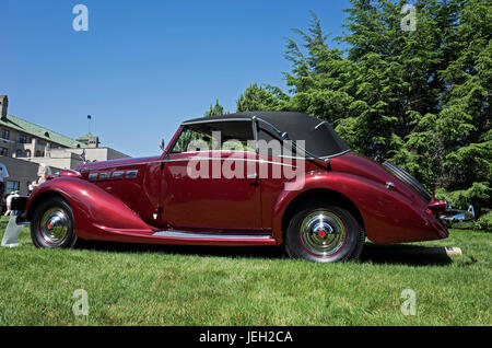 HERSHEY, PA, USA-Juin 11, 2017 : 1937 Packard 120 Huit Convertible, Graber sur l'affichage à l'élégance à Hershey. Banque D'Images