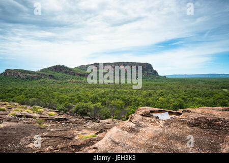 Vue depuis le belvédère Nadab, à l'autochtone sacré site d'Ubirr. Le Kakadu National Park, Territoire du Nord, Australie Banque D'Images