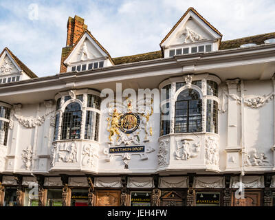 Maison ancienne ou maison Sparrowes Ipswich Suffolk UK a Grade I listé 15c. Bâtiment dans le quartier de Buttermarket avec façade Pargetted et Arms of Charl Banque D'Images