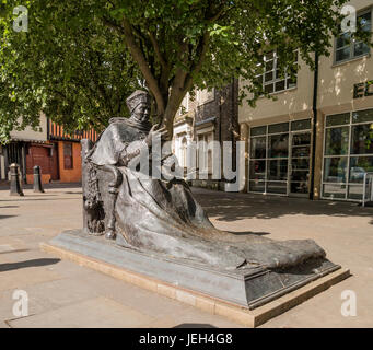 Le Cardinal Thomas Wolsey Statue à Saint Peters Street Ipswich Suffolk UK Banque D'Images