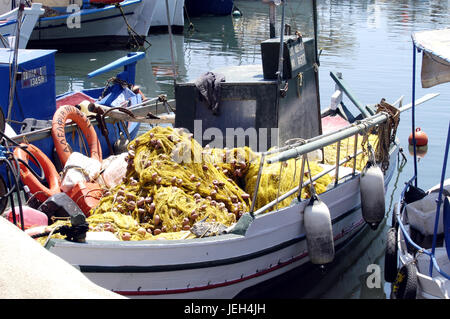 Des bateaux de pêche, Glyfada, Athens, Grèce, Juin 2004 Banque D'Images