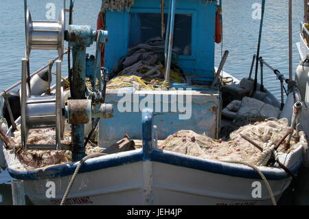 Des bateaux de pêche, Glyfada, Athens, Grèce, Juin 2004 Banque D'Images