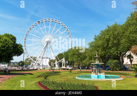 La grande roue au pavillion gardens, Torquay, Devon, Angleterre, Grande-Bretagne, Royaume-Uni. Banque D'Images