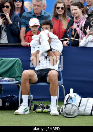 Novac Djokovic pratiquant à l'Aegon le tournoi international de tennis du Devonshire Park à Eastbourne East Sussex UK. 25 Juin 2017 Banque D'Images