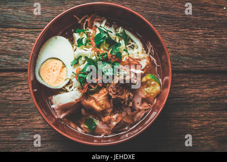 Banjar Soto traditionnel indonésien ou soupe de poulet. Banque D'Images