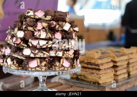 Rocky Road et shortbread bars sur l'affichage à la foire de l'Alimentation 2016 Banbury Banque D'Images