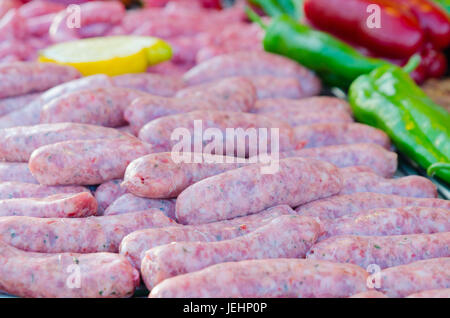 Groupe de matières saucisse Toulouse préparé pour barbecue Banque D'Images