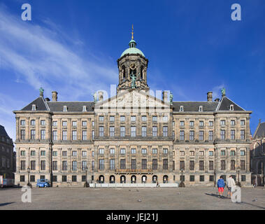 Le Palais Royal sur la place du Dam à Amsterdam. Construit comme l'hôtel de ville pendant l'âge d'or hollandais au dix-septième siècle. Banque D'Images