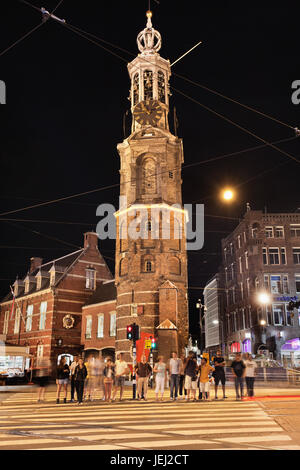 AMSTERDAM-AOÛT. 17, 2012. Le Munt à Amsterdam. La tour faisait partie à l'origine de l'une des portes principales de la ville médiévale. Banque D'Images