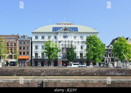 AMSTERDAM-AOÛT. 19, 2012. Théâtre Royal carré, construit dans le style néo-renaissance (1887), situé sur la rivière Amstel. Appelé à l'origine Circus carré. Banque D'Images