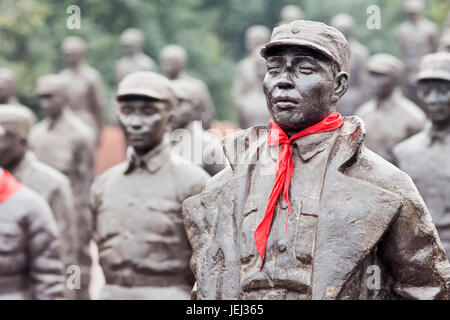 ANREN, CHINE – JANVIER 16, 2011. Statues de héros rouges au Jianchen Museum Cluster qui se compose de 15 musées. Banque D'Images