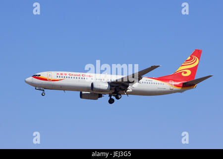 PÉKIN-13 MARS 2015. Atterrissage du Boeing 737-800 B-2652 de Hainan Airlines. Le Boeing 737 est un avion de ligne à corps étroit à deux moteurs de courte à moyenne portée. Banque D'Images