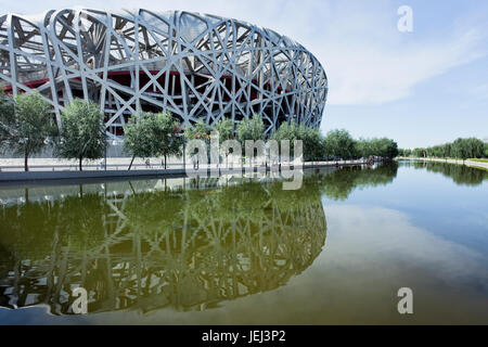 BEIJING - SEPTEMBRE 17. Nid d'oiseau à l'heure du jour. Le Bird's Nest est un stade de Pékin, en Chine. Il a été conçu pour les Jeux olympiques d'été 2008. Banque D'Images