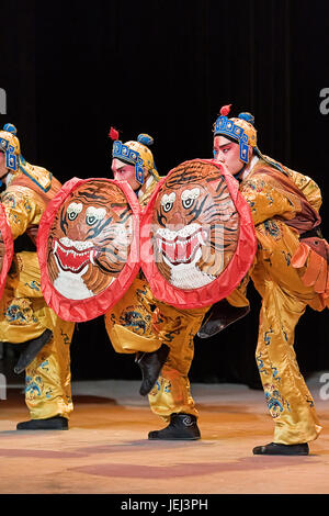 PÉKIN – 18 JUIN 2008. Opéra chinois au Chang an Theatre Beijing. L'opéra chinois est une forme populaire de théâtre et de théâtre musical avec des racines anciennes. Banque D'Images