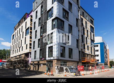 Newcastle sur Tyne, Royaume-Uni, le 25 juin 2017. Le même parquet qui conduit à l'escalade de la tour de Grenfell, tragédie est utilisée dans les appartements à Newcastle upon Tyne. Joseph Gaul/Alamy Live News.fire hazarl Banque D'Images