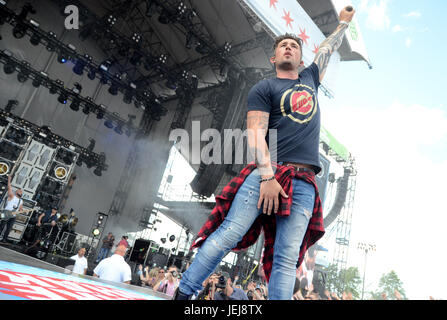 Chicago, Illinois, USA. 24 Juin, 2017. Michael Ray exécute pendant le pays LakeShake music festival de Chicago, Illinois. Ricky Bassman/Cal Sport Media/Alamy Live News Banque D'Images
