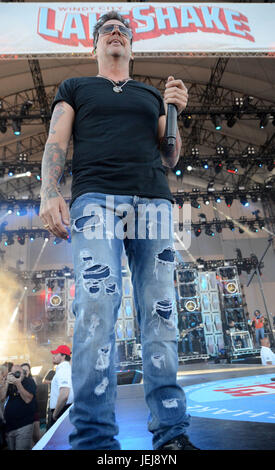 Chicago, Illinois, USA. 24 Juin, 2017. Gary Allan effectue pendant le pays LakeShake music festival de Chicago, Illinois. Ricky Bassman/Cal Sport Media/Alamy Live News Banque D'Images