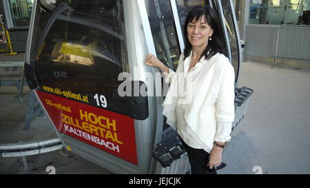 Kaltenbach, Autriche. 26 mai, 2017. L'entrepreneur Martha Schultz qui est propriétaire de sept domaines de ski peut être vu à la station de ski de Hochzillertal Kaltenbach, Autriche, 26 mai 2017. Martha Schulz est l'un des personnages les plus importants de la Mecque touristique de l'Autriche. Elle est maintenant la planification d'un téléphérique. Photo : Matthias Röder/dpa/Alamy Live News Banque D'Images