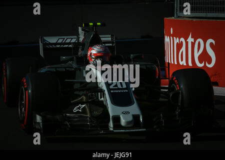 Baku, Azerbaïdjan. 25 Juin, 2017. La Norvège pilote de Formule 1 Kevin Magnussen de Haas F1 Team en action pendant le 2017 Grand Prix de Formule 1 de l'Azerbaïdjan à la ville de Bakou en circuit Bakou, Azerbaïdjan, 25 juin 2017. Credit : Aziz Karimov/Alamy Live News Banque D'Images