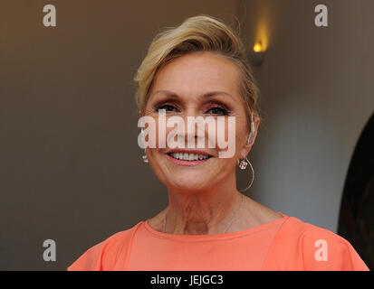 Karlstejn, République tchèque. 24 Juin, 2017. La chanteuse tchèque Helena Vondrackova célèbre ses 70 ans au Château de Karlstejn à Beroun, République tchèque, le 24 juin 2017. Credit : Ondrej Deml/CTK Photo/Alamy Live News Banque D'Images