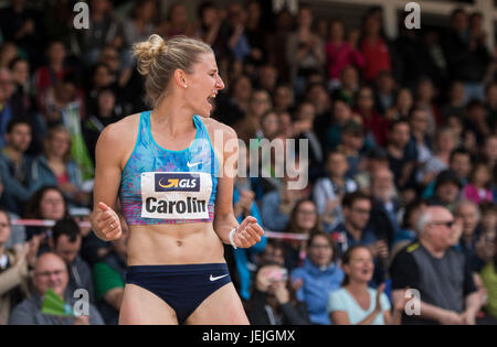 Ratingen, Allemagne. 25 Juin, 2017. Carolin Schaefer cheers au cours de la discipline du saut en longueur de l'heptathlon femmes à l'athlétisme et course multisports de Ratingen, Allemagne, 25 juin 2017. Photo : Bernd Thissen/dpa/Alamy Live News Banque D'Images