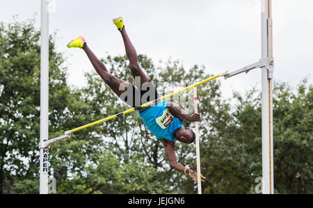 Ratingen, Allemagne. 25 Juin, 2017. Kurt Felix de Grenade au cours de la perche de la discipline de la Men's decathlon à l'athlétisme et course multisports de Ratingen, Allemagne, 25 juin 2017. Photo : Bernd Thissen/dpa/Alamy Live News Banque D'Images
