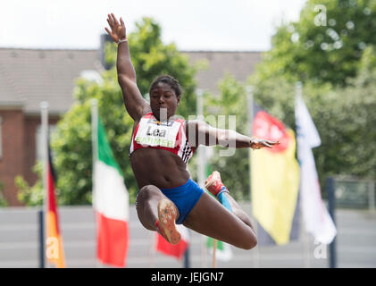 Ratingen, Allemagne. 25 Juin, 2017. Lea Fleury à partir de la France au cours de la discipline du saut en longueur de l'heptathlon femmes à l'athlétisme et course multisports de Ratingen, Allemagne, 25 juin 2017. Photo : Bernd Thissen/dpa/Alamy Live News Banque D'Images
