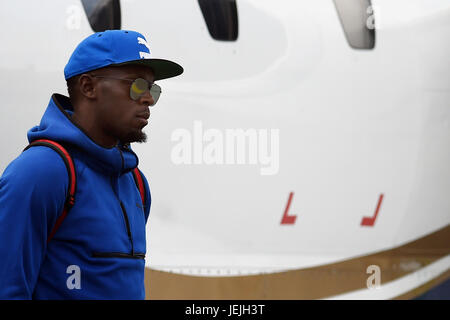 Mosnov, République tchèque. 25 Juin, 2017. Le sprinter jamaïcain Usain Bolt arrive à Ostrava, avant la Golden Spike Ostrava réunis au sein d'athlétisme internationale IAAF World Challenge, en République tchèque, le 25 juin 2017. Photo : CTK Jaroslav Ozana/Photo/Alamy Live News Banque D'Images