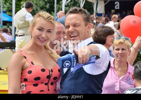 Rust, Allemagne, le 25 juin, 20017, Das Erste ARD TV Show "immer wieder Sonntags", mettant en vedette : Anna Carina Woitschack mediensegel : Crédit/Alamy Live News Banque D'Images