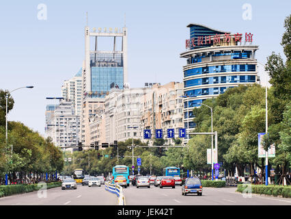 WENZHOU-Nov.17, 2014. Centre-ville. Au recensement de 2010, 3 039 500 Chinois vivent dans la ville de Wenzhou, une zone placée sous sa juridiction. Banque D'Images