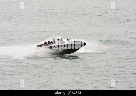 XIAMEN-CHINE-MARS 22, 2009. Bateau de vitesse à Xiamen. La traversée la plus rapide de Xiamen Gulangyu à sa célèbre (piano) est l'île en bateau rapide. Banque D'Images