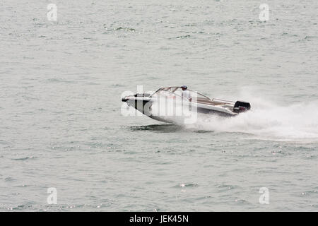 XIAMEN-CHINE-MARS 22, 2009. Bateau de vitesse à Xiamen. La traversée la plus rapide de Xiamen Gulangyu à sa célèbre (piano) est l'île en bateau rapide. Banque D'Images