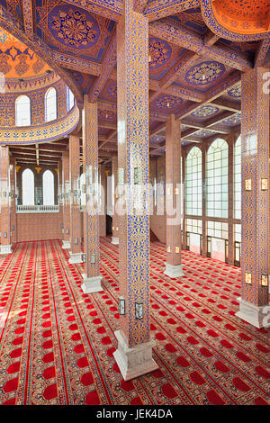 YINCHUAN-CHINE-JUILLET 19,2012. L'intérieur de la mosquée le 19 juillet 2012 à Yinchuan. L'énorme mosquée Blanche est sur le Hui Cultural Park. Banque D'Images