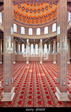 YINCHUAN-CHINE-JUILLET 19,2012. L'intérieur de la mosquée le 19 juillet 2012 à Yinchuan. L'énorme mosquée Blanche est sur le Hui Cultural Park. Banque D'Images