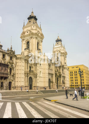 Cathédrale de Lima Façade Low Angle View Banque D'Images