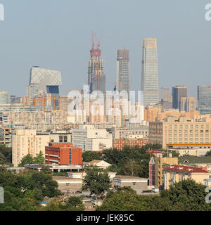 PÉKIN-26 JUILLET 2016. Gratte-ciel à Beijing CBD: Tour 3 du Centre commercial mondial de Chine, 330 m, tour Zun de Chine, 528 m (en construction). Banque D'Images