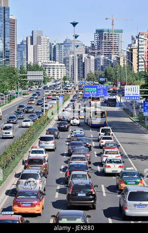 PÉKIN-3 JUILLET. Embouteillage dans le quartier des affaires de Beijing. Récemment, le nombre de voitures à Pékin a atteint 4,5 millions. Banque D'Images