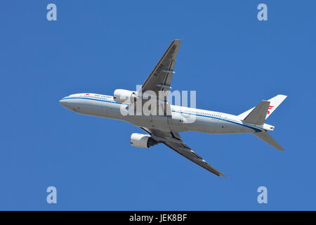 BEIJING-MAI 10. Décollage de Boeing 777-2J 6 de China Airlines, B-2068. Avion-avion double moteur à large gamme, capacité 300-550 passagers. Banque D'Images