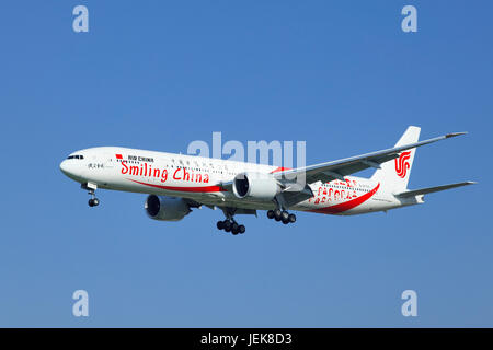 PÉKIN-5 JUILLET. Air China Boeing 777-39 L(ER), B-2035 est en train d'atterrir. Avion-jet double moteur à large gamme, capacité 300-550 passagers. Banque D'Images