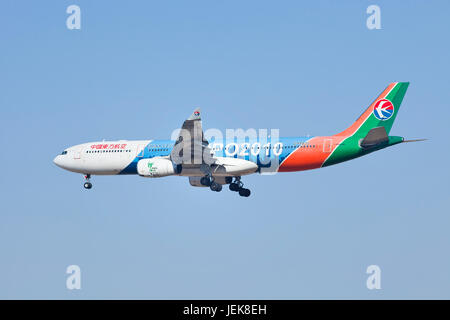 PÉKIN – 6 MARS 2014. Airbus  -300, B-6100, Chine-est. Avion-jet double corps, portée de 7 400 à 13 430 kilomètres. Banque D'Images