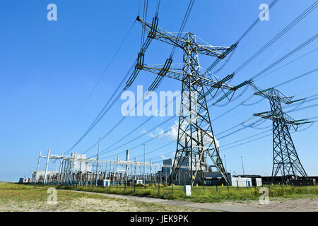 ROTTERDAM-août. 10, 2012. E.ON sur 10 août 2012 à Rotterdam. Ses deux unités au charbon de 550 MW selon une vapeur classiques Banque D'Images