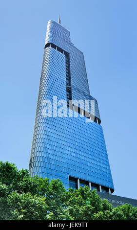 NANJING-26 MAI 2014. Tour Zifeng. Le gratte-ciel de 89 étages, de 450 mètres, est terminé en 2010 et abrite des commerces de détail, des bureaux et des restaurants. Banque D'Images