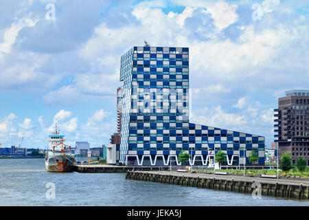 ROTTERDAM-AOÛT. 7, 2012. Bâtiment du collège STC à Rotterdam. Un bâtiment remarquable abrite le Shipping and Transport College. Banque D'Images