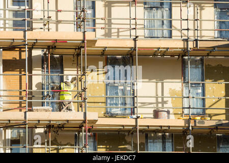 Bardage d'être montées à Kennedy Gardens de Billingham, dans le nord est de l'Angleterre en 2013/2014. À la suite d'inspection incendie Grenfell trouvé certains des entrepreneurs Banque D'Images