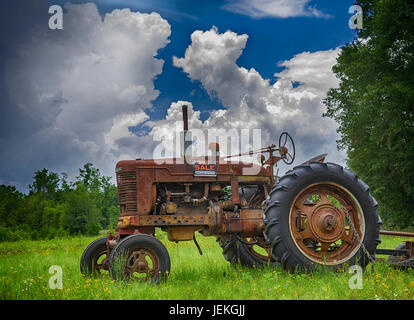 Tracteur à vendre dans les régions rurales de Floride Nord, CA 1947. Banque D'Images