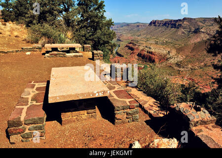 Arrêt de repos le long de Salt River Canyon, Arizona, États-Unis Banque D'Images